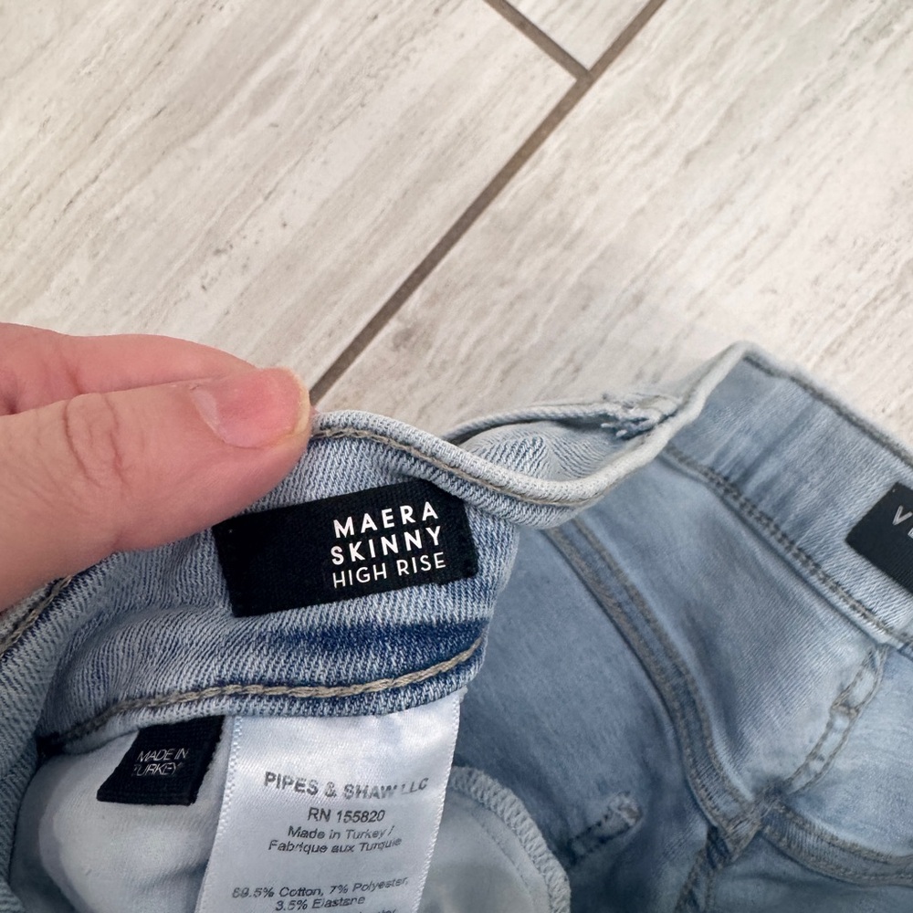 Veronica Beard Maera High-Waisted Light Blue Jeans: flattering & form fitting - Picture 5 of 9